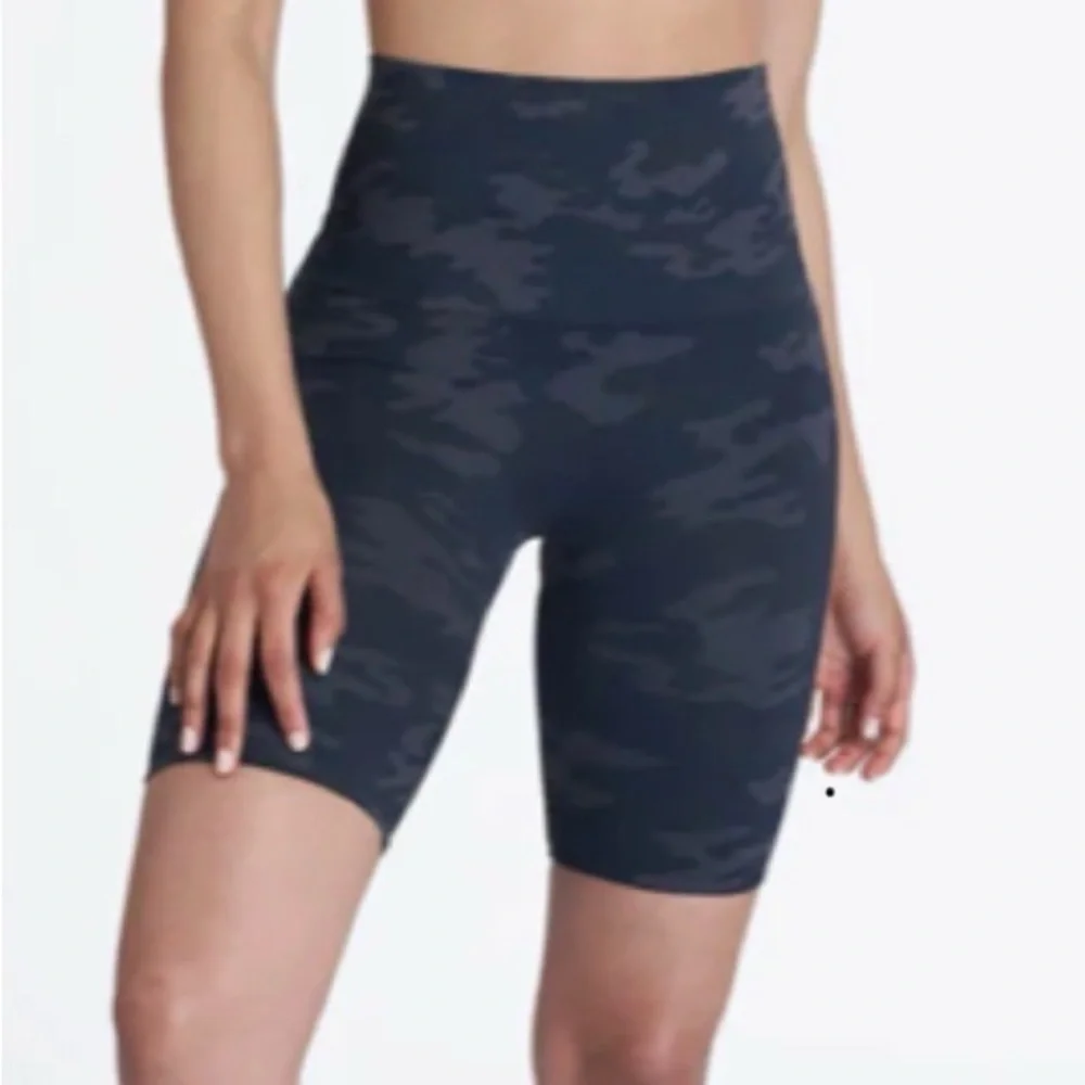 NWT Spanx Black Gray Look At Me Now Bike Shorts Camo Camouflage